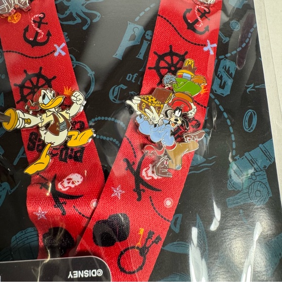 NWT. Disney pin set. Pirates Of The Caribbean Starter Set. 4 Pins of pirates - Picture 4 of 13